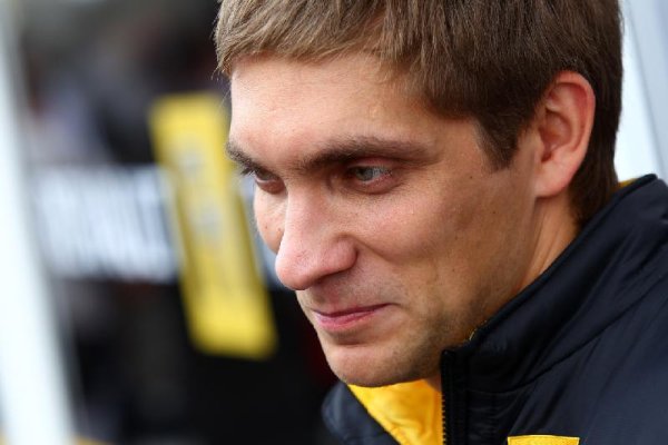 Petrov podepsal s Renaultem na další dva roky