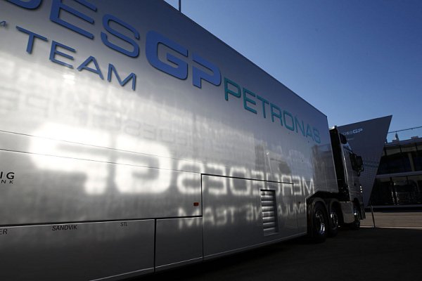 Daimler odkoupil zbývající část Mercedes GP Daimler odkoupil zbývající část Mercedes GP