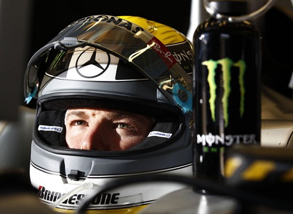 Mercedes podle Rosberga nesmí vzdát letošní sezónu