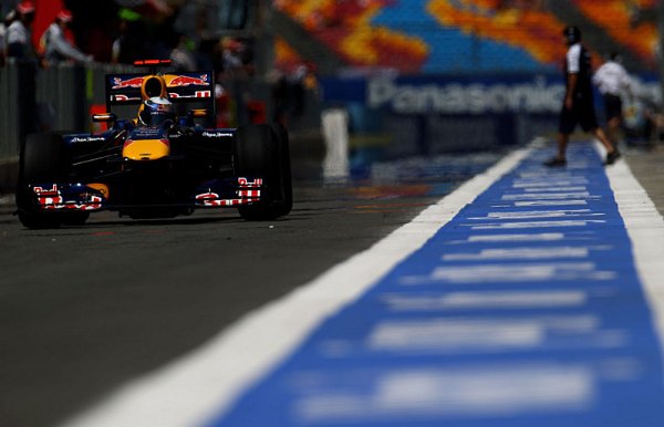 Sobota dopoledne, slovo opět přebírá Red Bull, v čele Vettel