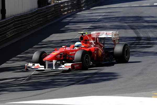 Alonso po havárii z tréninku nenastoupí do kvalifikace