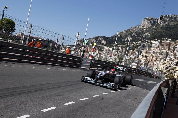 Schumacher penalizován za předjetí Alonsa Schumacher penalizován za předjetí Alonsa