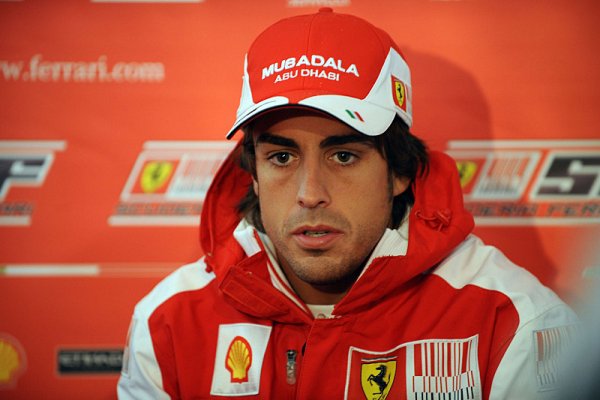 Alonso se omluvil za výroky o zmanipulovaném závodě