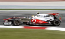 Renault zkritizoval Hamiltonovo kličkování před Petrovem