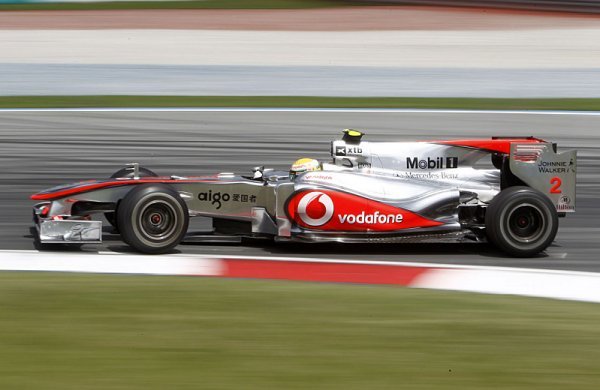 Lewis Hamilton i napodruhé v pátek nejrychlejší