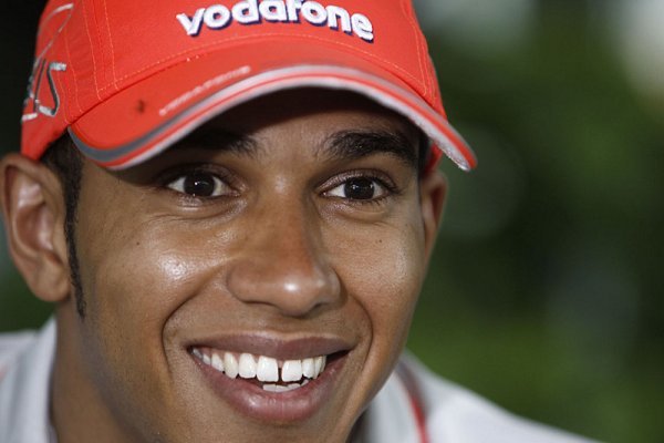 Hamilton zaznamená první kilometry nového MP4-26 Hamilton zaznamená první kilometry nového MP4-26