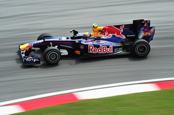 Mokrou kvalifikaci plnou překvapení vyhrál Webber