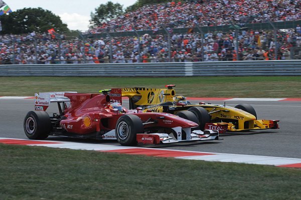 Whiting: "Řekli jsme Ferrari třikrát, aby pustili Kubicu zpět."