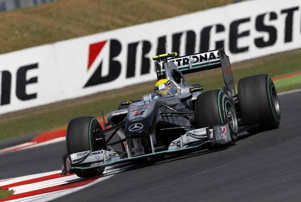 Mercedes stále věří, že letos vyhraje Mercedes stále věří, že letos vyhraje