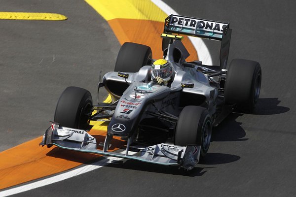 Ve Valencii byl na úvod nejrychlejší Nico Rosberg