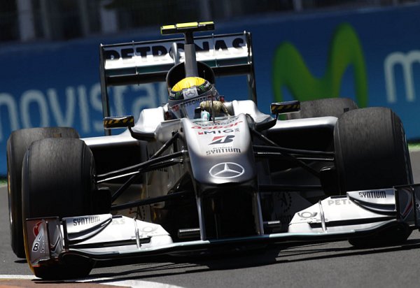 Mercedes se přiblížil svým soupeřům, říká Rosberg