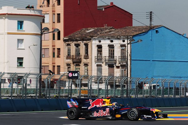 Ve Valencii vítězí Vettel, Webber divoce havaroval