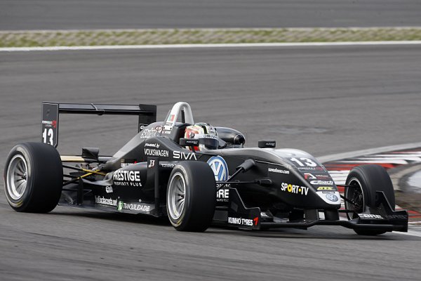 Force India v Abú Zabí vyzkouší Buurmana a da Costu Force India v Abú Zabí vyzkouší Buurmana a da Costu