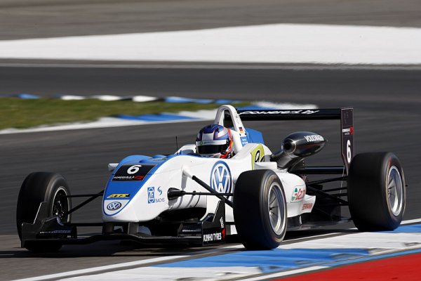 Marco Wittmann získal pole position pro zítřejší závod Marco Wittmann získal pole position pro zítřejší závod