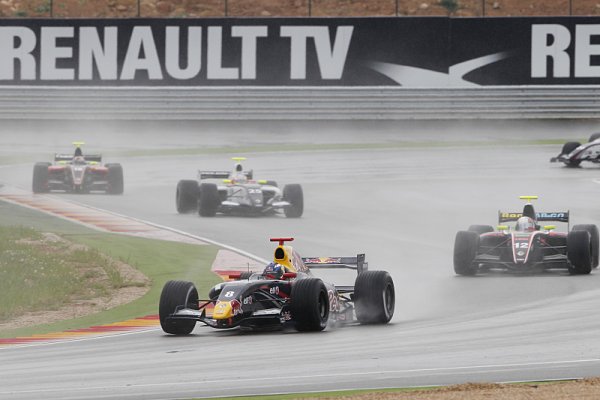 Ricciardo získal pole position i pro dnešní závod, Charouz třetí!