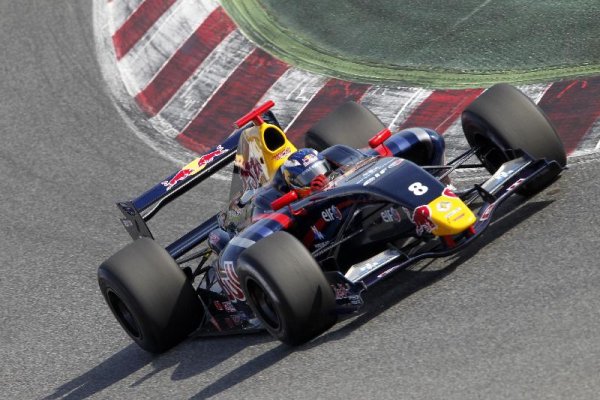 První závod ovládl Ricciardo, o titulu se rozhodne zítra První závod ovládl Ricciardo, o titulu se rozhodne zítra