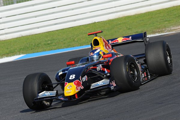 V první kvalifikaci nejrychlejší Ricciardo, Salaquarda pátý