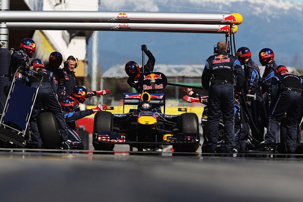 Red Bull stlačil čas zastávky v boxech pod dvě sekundy Red Bull stlačil čas zastávky v boxech pod dvě sekundy