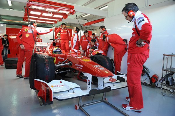 Ferrari našlo řešení pro rychlejší zastávky v boxech Ferrari našlo řešení pro rychlejší zastávky v boxech