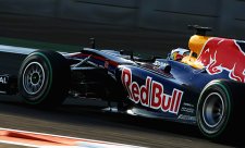 Ricciardo stále dominantní, Král debutoval v barvách HRT