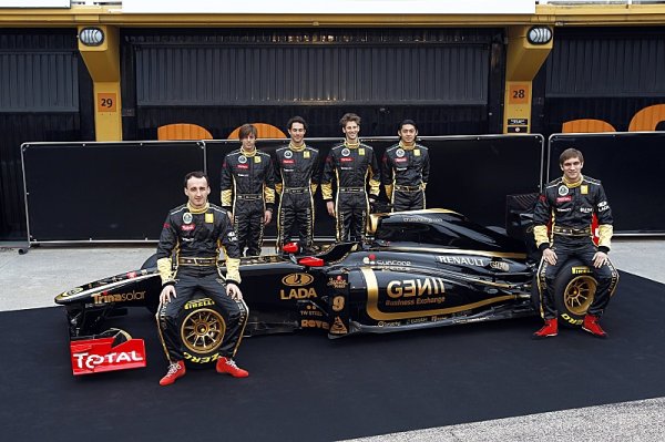 Lotus Renault ukázal světu černozlatý R31