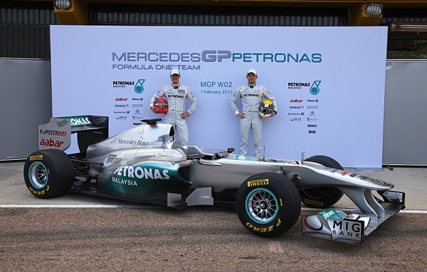 Mercedes ve Valencii odhalil nový stříbrný šíp