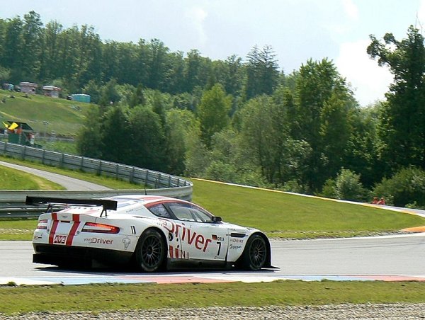 Vozy GT1 v roce 2011: Aston Martin