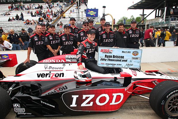 Vítěz Indy500 Wheldon je zase bez práce Vítěz Indy500 Wheldon je zase bez práce