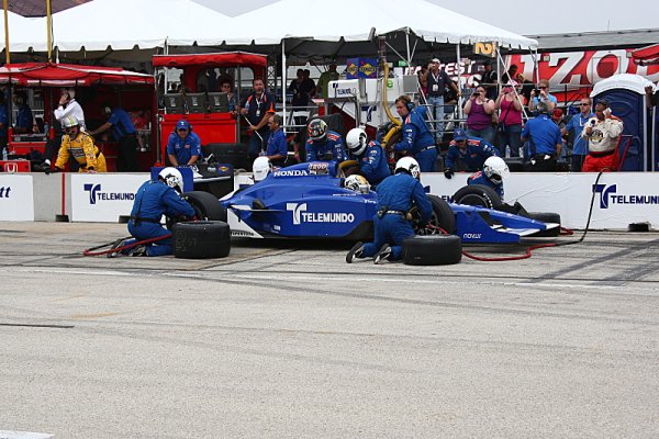 Hinchcliffe a Servia ovládli poslední trénink pro Newman/Haas