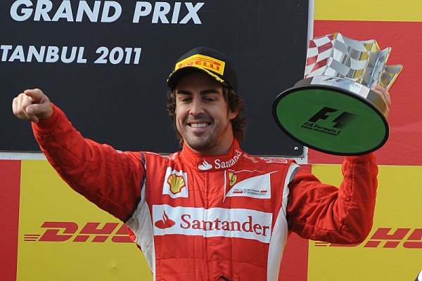 Fernando Alonso prodloužil smlouvu s Ferrari Fernando Alonso prodloužil smlouvu s Ferrari