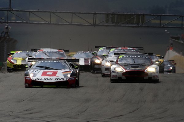 Magická záře pětice trofejí láká piloty a týmy GT1