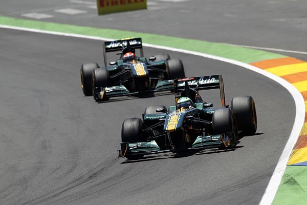 Spojení Teamu Lotus s Caterhamem bude od Silverstonu vidět