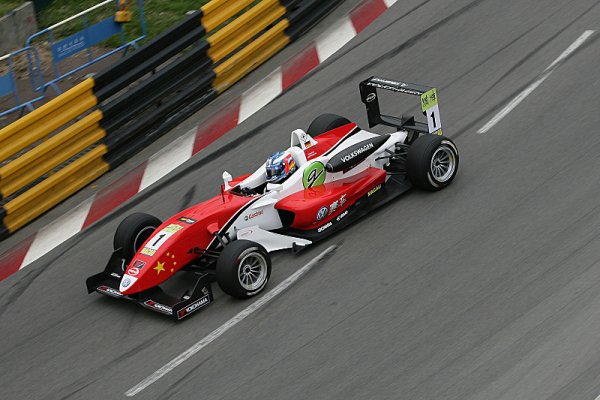 Wittmann porazil Merhiho a je na pole position