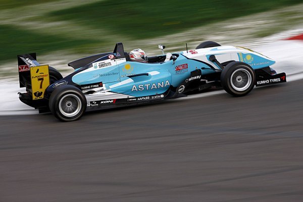 Juncadella vyždímal z nových gum dvě pole position Juncadella vyždímal z nových gum dvě pole position