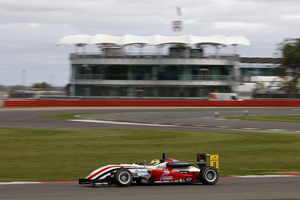 Merhi ovládl také kvalifikaci na Silverstonu Merhi ovládl také kvalifikaci na Silverstonu