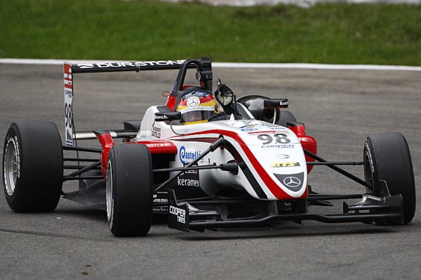 Merhi využil zmatků v první zatáčce a s přehledem vyhrál Merhi využil zmatků v první zatáčce a s přehledem vyhrál
