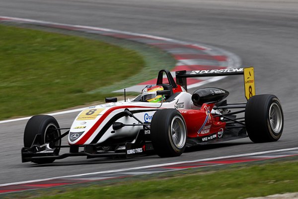 Merhi pokračuje ve vítězném tažení, vyhrál sprint Merhi pokračuje ve vítězném tažení, vyhrál sprint
