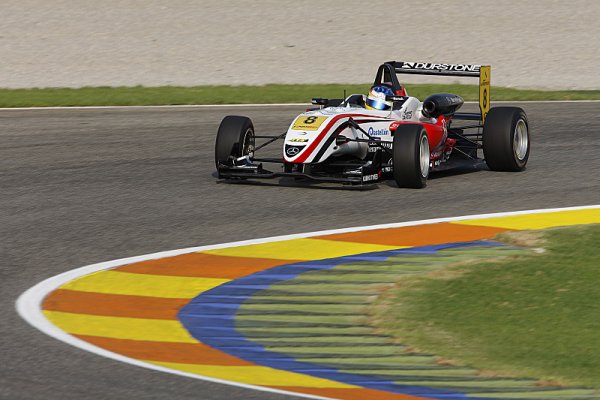 Ve Valencii na pole position Merhi a Melker