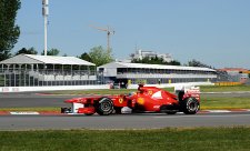 Páteční jízdy zakončil na čele Fernando Alonso