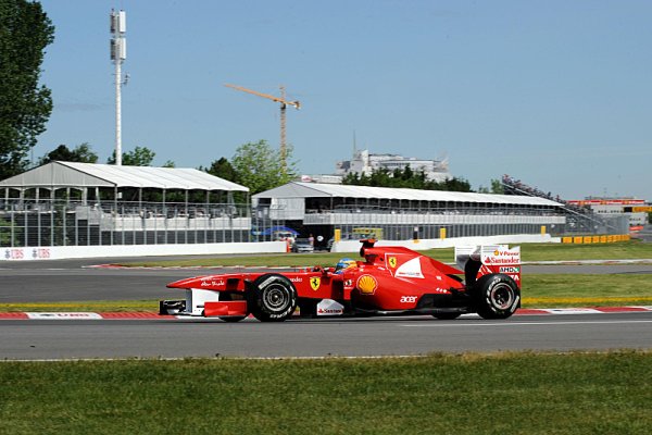 Páteční jízdy zakončil na čele Fernando Alonso