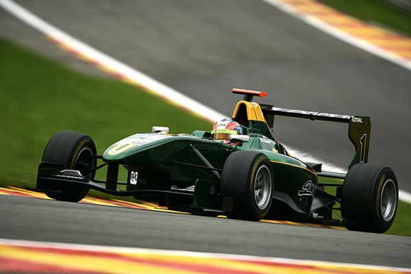 Stanaway vítězí hned při svém debutovém víkendu Stanaway vítězí hned při svém debutovém víkendu