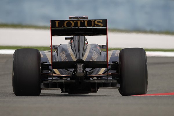 Zákaz uměle foukaných difuzorů vstoupí do hry na Silverstonu Zákaz uměle foukaných difuzorů vstoupí do hry na Silverstonu