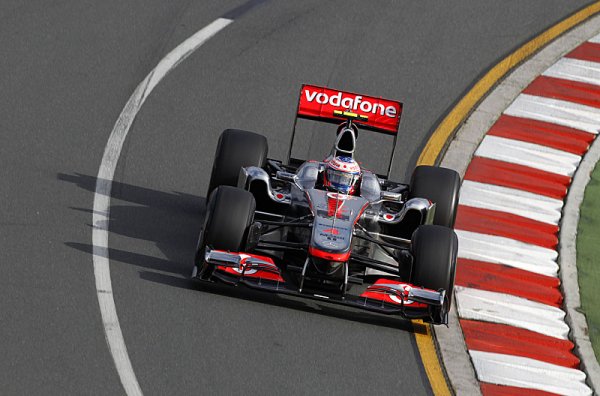 Druhý trénink patřil dvojici McLarenu, nejrychlejší Button