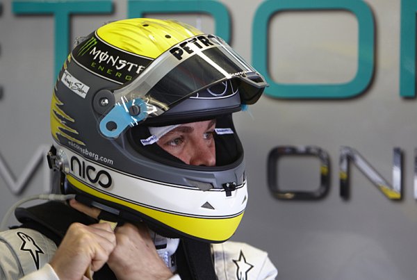 Rosberg nejrychlejší, Vettel naboural do "zdi šampionů"