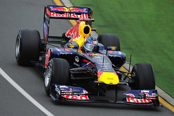 Vettel rozdrtil konkurenci a vybojoval úvodní pole position