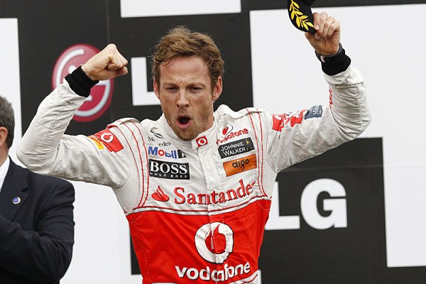 Button podepsal u McLarenu novou smlouvu