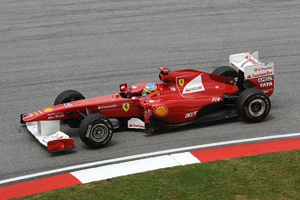 Ferrari podporuje Alonsovu agresivní jízdu