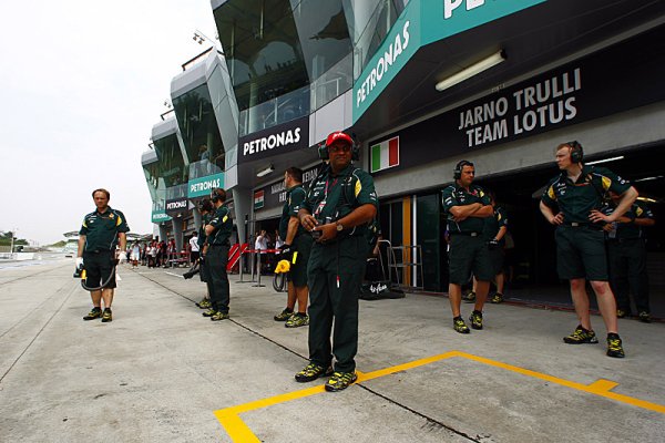 F1 nefungovala, ale miluji Caterham Cars