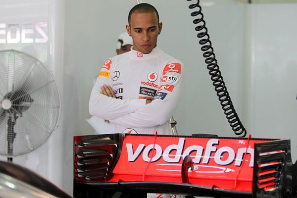 Hamilton unikl postihu za své chování ke komisařům Hamilton unikl postihu za své chování ke komisařům