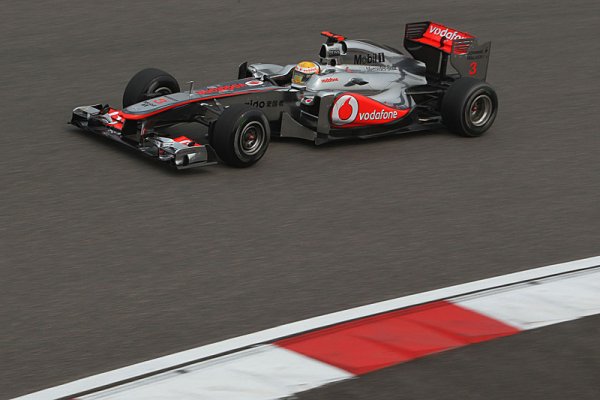 Hamilton přerušil Vettelovu hegemonii a vítězí v Číně